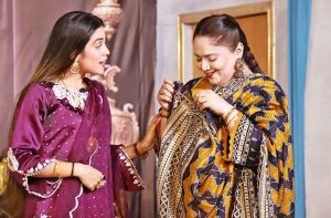 Artists captivate the audience with a stage performance of “Qeid-a-jazab” during the Hyderabad Theatre Festival 2025 at Sindh Museum.