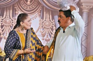 Artists captivate the audience with a stage performance of “Qeid-a-jazab” during the Hyderabad Theatre Festival 2025 at Sindh Museum.