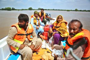 Rescue 1122 workers evacuate flood victims to safer locations amid rising water level