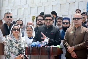 Sindh Governor Kamran Khan Tessori talking to media persons at Mazar-e-Quaid to mark Defence Day of Pakistan
