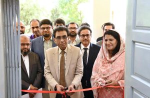 Federal Minister for Education and Professional Training Khalid Maqbool Siddiqui cuts the ribbon to inaugurate the IT Lab at Islamabad Model College for Girls, G-11/1.