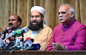Chairman Pakistan Ulema Council Hafiz Muhammad Tahir Ashrafi addressing a press conference at Central Cathedral Church, Waris Road