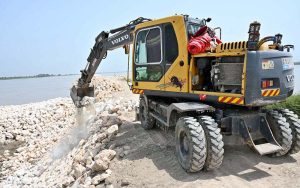 Labourers engaged in expanding and building embankments of the Moria Loop Band along the Indus River to safeguard nearby areas from flooding.