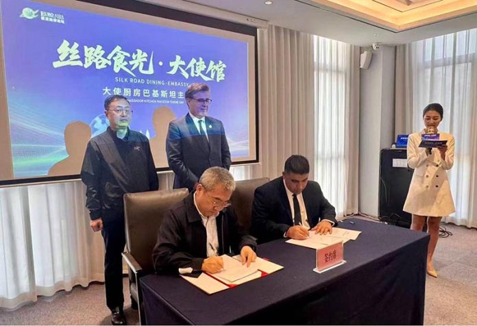 Ambassador of Pakistan to China H.E. Mr . Khalil Hashmi witnessed an MoU signing ceremony between a Pakistani company, Cyclon Technology Pvt. Ltd and Chinese company , Shaanxi Water Development and Construction group aiming for joint development and implementation of water conservancy related infrastructure and construction projects in Pakistan. Yet another step in strengthening our cooperation with China including Shaanxi province
