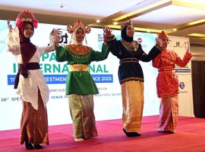 Indonesian artists performing a traditional cultural dance at the 3rd World Tourism Day celebration during the Pakistan International Tourism Investment Conference 2025, themed “Tourism and Sustainable Transformation”, at a local hotel. APP/SMR/MAF/FHA/SSH