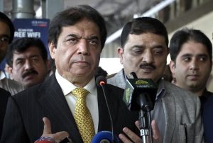 Federal Minister for Railways, Muhammad Hanif Abbasi cutting ribbon to inaugurate new rake of railcar at Rawalpindi Railway Station