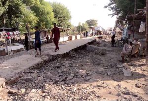Recently, after two heavy floods in the River Chenab in Chiniot, the road networks have been destroyed, causing people to face difficulties in reaching their destinations.