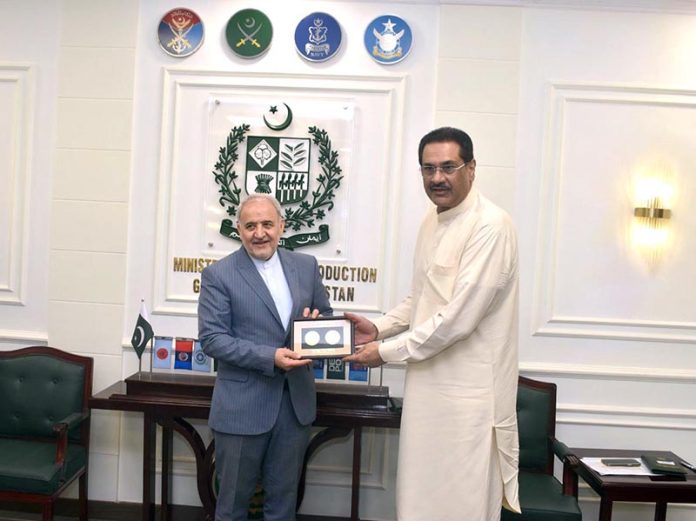 Federal Minister for Defence Production Muhammad Raza Hayat Harraj presents a souvenir to Reza Amiri-Moghaddam, Ambassador of the Islamic Republic of Iran, in Rawalpindi