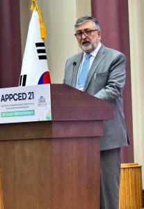 Senator Kamran Murtaza presenting Pakistan’s country report at the inaugural session of the 21st APPCED in Seoul, South Korea.