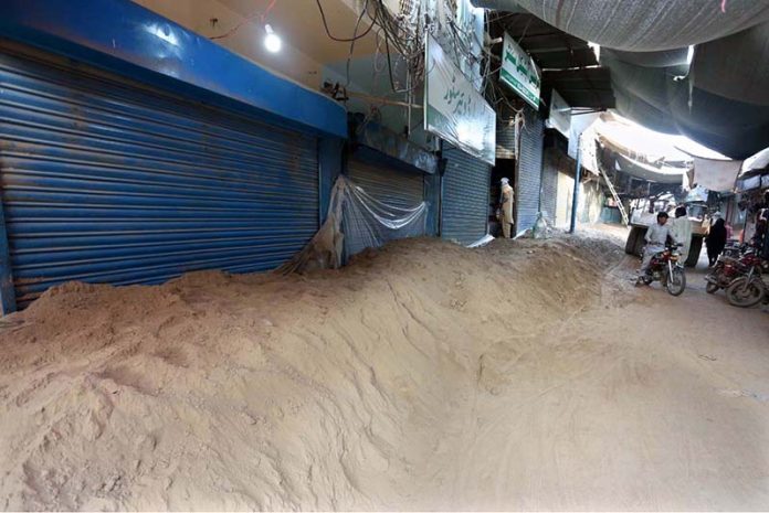 Markets remain closed as a precaution after flood alerts were issued in rivers in South Punjab