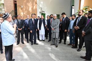 President Asif Ali Zardari being briefed by Imam Maimaiti Juben about the Etigar Mosque, in Kashgar, Xinjiang, China, alongside CPC Party Secretary of Kashgar Yao Ning