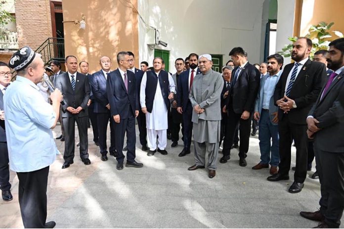 President Asif Ali Zardari being briefed by Imam Maimaiti Juben about the Etigar Mosque, in Kashgar, Xinjiang, China, alongside CPC Party Secretary of Kashgar Yao Ning