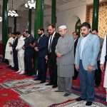 President Asif Ali Zardari offering Asr prayer at the centuries-old Etigar Mosque