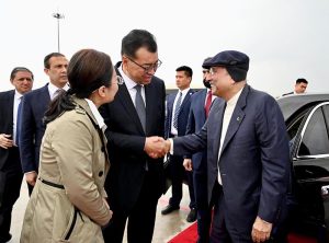 President Asif Ali Zardari being seen off at Urumqi airport by Mr Yusupjan Memet, Vice Governor of Xinjiang, along with Chinese and Pakistani officials, before departing for Kashgar