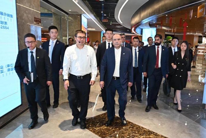 President Asif Ali Zardari visiting the Kashgar Free Trade Zone