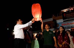 Vice Chancellor, University of Sargodha, Prof. Dr. Qaisar Abbas, flying sky lanterns during the Confucius Day Celebrations and Mid-Autumn Festival commemorations organized by the Director of the Confucius Institute at the University of Sargodha.