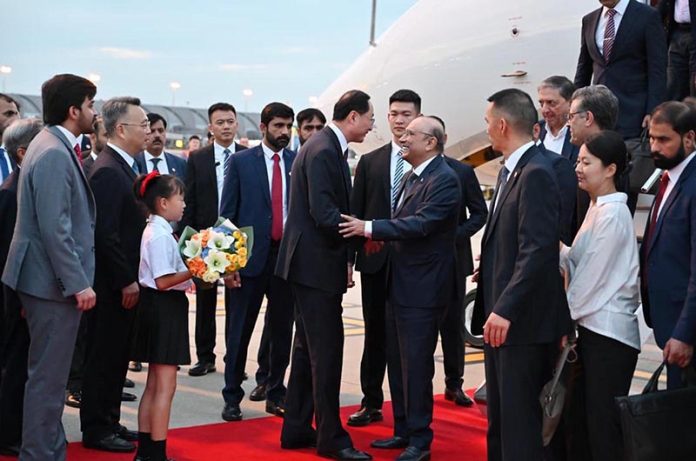 President Asif Ali Zardari being received at Chengdu Shuangliu International Airport by Vice Foreign Minister of China, Mr. Sun Weidong; Vice Governor of Sichuan Province, Mr. Huang Ruixue; Pakistan’s Ambassador to China, Mr. Khalil Hashmi and Chinese Ambassador to Pakistan, Mr. Jiang Zaidong, on his arrival for an official visit to China