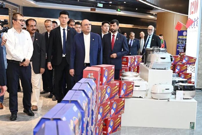 President Asif Ali Zardari visiting stalls representing Central Asia, Europe, South Korea and Japan at the Kashgar Free Trade Zone