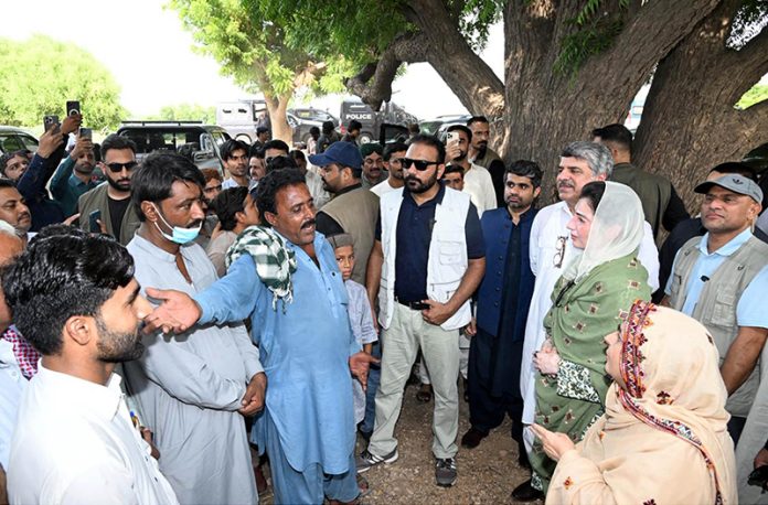 First Lady, MNA Bibi Aseefa Bhutto Zardari during visiting SM Bandh at Mudbangloo where she inspected the relief and medical camps set up for flood-affected people
