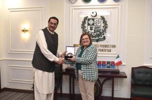 Muhammad Raza Hayat Harraj, Federal Minister for Defence Production is presenting a souvenir to H.E Ms. Marilina Armellin, Ambassador of Italy