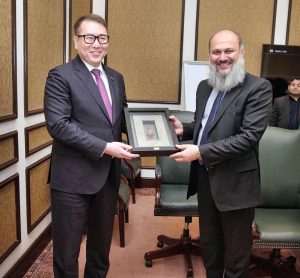 With smiles and warmth, Commerce Minister Jam Kamal Khan and Kazakhstan's Trade Minister Arman Shakkaliyev exchange souvenirs, reflecting the spirit of friendship and stronger economic tie.