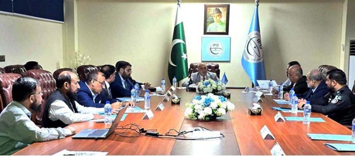 Ambassador (R) Farukh Amil, Chairperson IPO Pakistan, addressing the IPRE-CMS inauguration meeting at IPO Karachi office