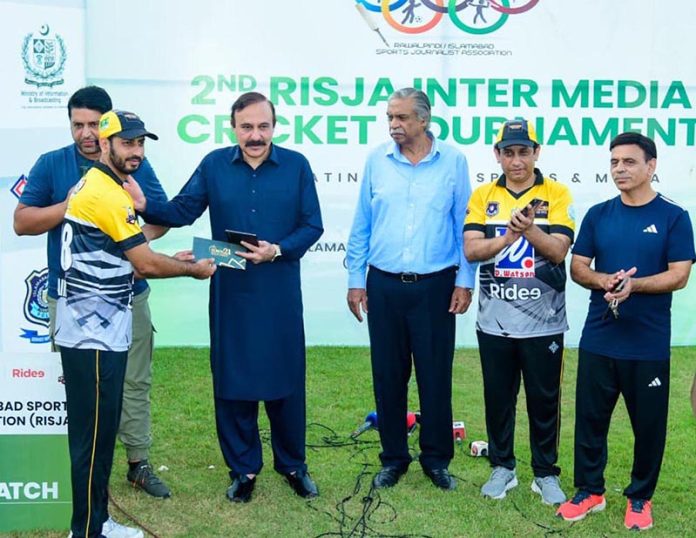 Federal Minister for Parliamentary Affairs, Dr. Tariq Fazal Chaudhary, distributing prizes and shield as a Chief Guest in RISJA Media Cricket Tournament
