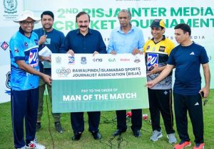 Federal Minister for Parliamentary Affairs, Dr. Tariq Fazal Chaudhary, distributing prizes and shield as a Chief Guest in RISJA Media Cricket Tournament