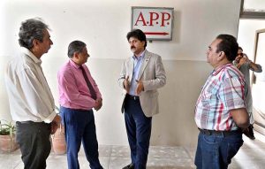 Spokesperson of the Ministry of Information and Broadcasting for Sindh, Raja Khaleeq-uz-Zaman Ansari, visiting the APP Karachi Bureau office.