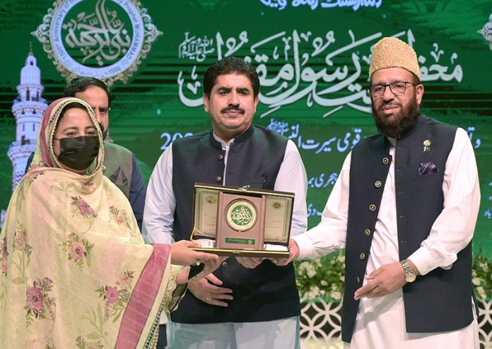 Federal Minister for Religious Affairs and Interfaith Harmony, Sardar Muhammad Yousaf giving away awards to the participants of Mehfi-e-Naat-e-Rasool (SAW) organized by Ministry of Religious Affairs with collaboration of Pakistan National Council of Arts at PNCA