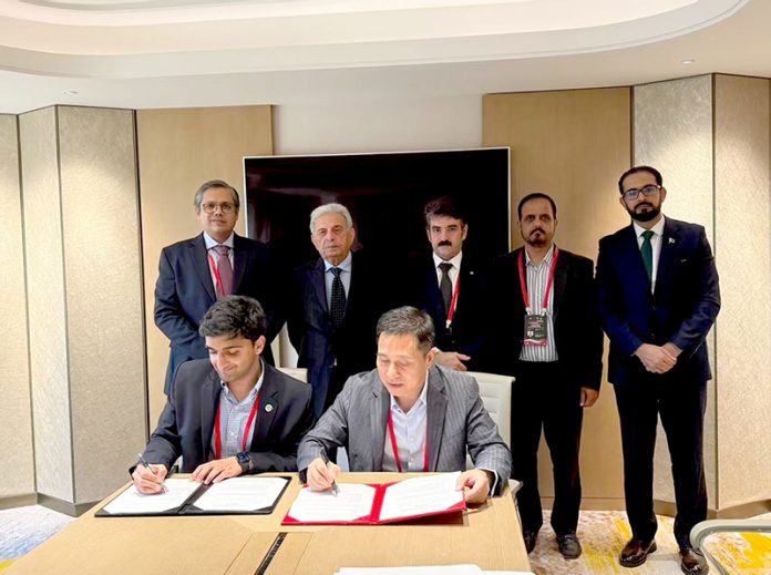 Federal Minister for National Food Security & Research, Rana Tanveer Hussain, witnessing the signing of agricultural MoUs worth over USD 4 billion during the Pakistan-China B2B Investment Conference