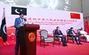 Chinese Consul General Yang Yundong, Sindh Chief Minister Syed Murad Ali Shah, Sindh Governor Kamran Tessori and diplomats cutting a cake during reception to mark the 76th anniversary of the founding of the People’s Republic of China.