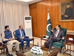 Acting President Syed Yousuf Raza Gilani with Zamurrad Khan, Patron-in-Chief of Pakistan Sweet Home, at Aiwan-e-Sadr.