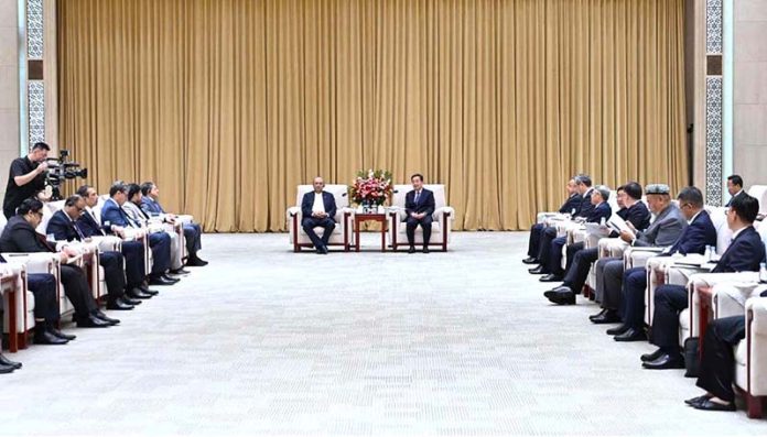 President Asif Ali Zardari met Chen Xiaojiang, Communist Party Secretary of the Xinjiang Uyghur Autonomous Region. Governor Xinjiang Erkin Tuniyaz was also present on the occasion