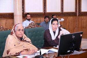 First Lady, MNA Bibi Aseefa Bhutto Zardari along with Sindh Health Minister Dr Azra Fazal Pechuho is being briefed by the Commissioner, DC, SSP, Irrigation Department, Rescue 1122 and administrators of health institutions regarding the flood situation