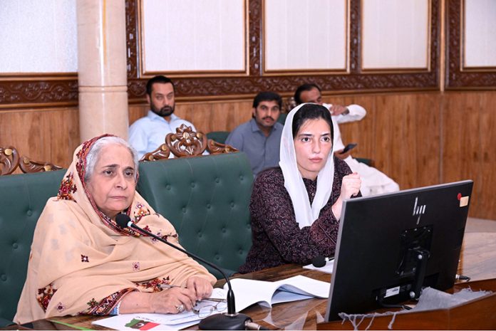 First Lady, MNA Bibi Aseefa Bhutto Zardari along with Sindh Health Minister Dr Azra Fazal Pechuho is being briefed by the Commissioner, DC, SSP, Irrigation Department, Rescue 1122 and administrators of health institutions regarding the flood situation