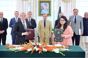 Prime Minister Muhammad Shehbaz Sharif witnesses singing of an agreement between State Agency for Public Service and Social Innovation of Azerbaijan and Ministry of Information Technology and Telecommunications with regard to Asaan Khidmat Centre