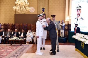 President Asif Ali Zardari confers the Nishan-e-Imtiaz (Military) on Commander of the UAE Naval Forces, Staff Major General Humaid Abdulla Alremeithi, at Aiwan-e-Sadr.