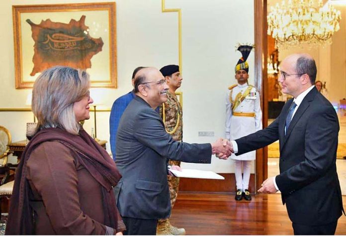 H.E. Dr. Zoltan Varga, Ambassador-designate of the Republic of Hungary, presenting his credentials to President Asif Ali Zardari at Aiwan-e-Sadr