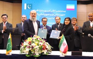 Federal Minister for Commerce, Jam Kamal Khan and Iranian Minister for Roads and Urban Development, Farzaneh Sadeq, exchanging the notes after signing protocols in Pak-Iran 22nd JEC Meeting.