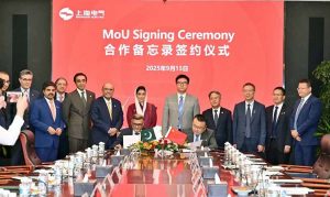 President Asif Ali Zardari, First Lady Bibi Aseefa Bhutto Zardari, and Chairman PPP Bilawal Bhutto Zardari witnessing the signing of an MoU between MFTC Coal Gasification & Manufacturing (Pvt) Ltd, represented by CEO Mr. Shahid Tawawalla, and Sino Sindh Resources (Pvt) Ltd / Shanghai Electric, represented by CEO Mr. Lin Jigen.