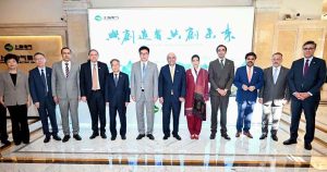 President Asif Ali Zardari, First Lady Bibi Aseefa Bhutto Zardari, Chairman PPP Bilawal Bhutto Zardari, and other senior dignitaries in a group photo with Mr. Wu Lei, Chairman of Shanghai Electric, and other officials at the company’s facilities.