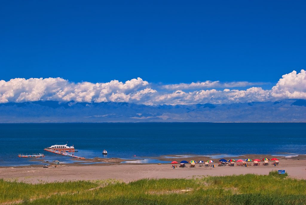Xinjiang’s Bosten Lake becoming a magnet for domestic and international tourists  www.app.com.pk