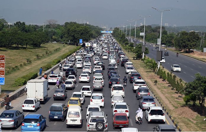 A view of massive traffic jam on Islamabad Expressway near Faizabad A view of massive traffic jam on Islamabad Expressway near Faizabad
