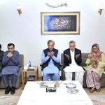 Prime Minister Muhammad Shehbaz Sharif offers Fateha and extends condolences on the death of wife of Mian Marghoob Ahmad, Senior Leader of PML-N