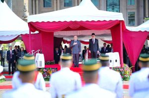 Prime Minister Muhammad Shehbaz Sharif inspects the Guard of Honour at Malaysian Prime Minister's Office (Purdana Putra).