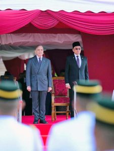 Prime Minister Muhammad Shehbaz Sharif inspects the Guard of Honour at Malaysian Prime Minister's Office (Purdana Putra).