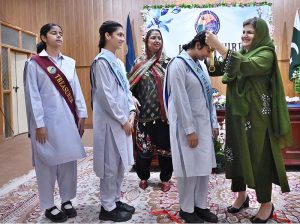 Parliamentary Secretary, Ministry of Federal Education and Professional Training, Ms. Farah Naz Akbar participating in a candle exchange between the head girls of outgoing and incoming office bearers during the Student Council Investiture Ceremony 2025-26 of Islamabad Model College for Girls I-10/4 sector