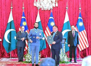 Prime Minister of Pakistan Muhammad Shehbaz Sharif and Prime Minister of Malaysia Dato Seri Anwar Ibrahim witness exchange of memorandums of understanding between Pakistan and Malaysia.