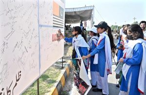 Patron-in-Chief Pakistan Sweet Homes Zamurd Khan signing on the board during solidarity walk regarding Kashmir Black Day from Foreign Office to D-Chowk.